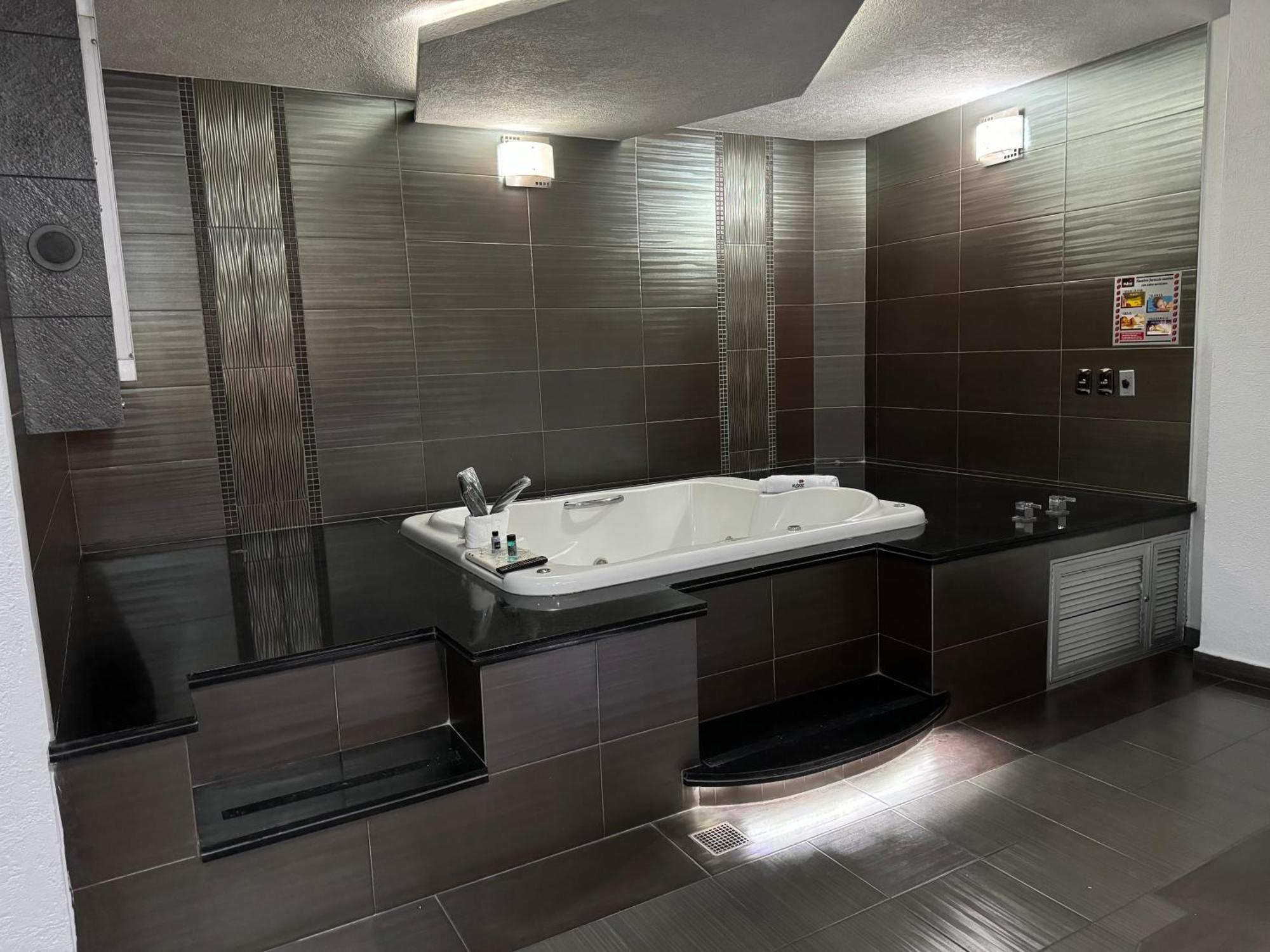 ספופן Kuboz Motor Hotel מראה חיצוני תמונה