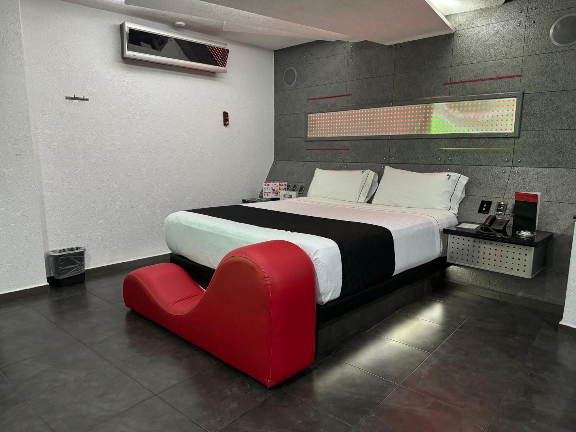 ספופן Kuboz Motor Hotel מראה חיצוני תמונה