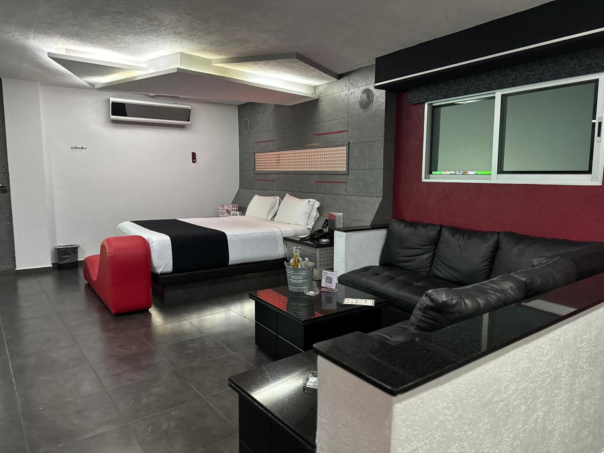 ספופן Kuboz Motor Hotel מראה חיצוני תמונה